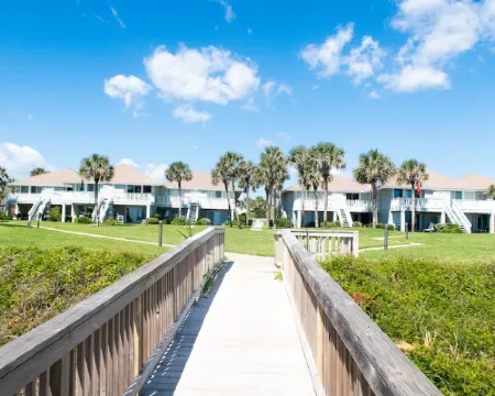 Pristine Oceanfront condo in Sawgrass Hoteles en Sawgrass