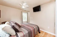 Near Downtown Waxhaw Mellow Yellow Suite A