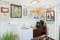 Iconic "Haines Shoe House" - Hot Tub & Firepit - Featured On HGTV