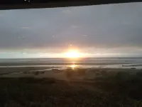 Cozy Coastal  Cottage.  Perfect couple Getaway.