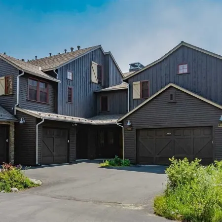 Luxury Mammoth townhouse at The Lodges in Snowcreek VI. 2 car garage<br>5 stars