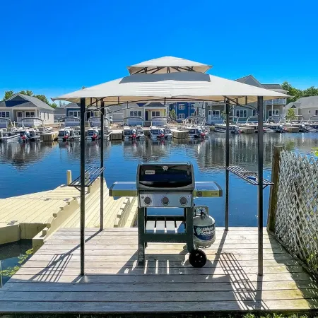 Kayak Shack: Waterfront, 2nd Floor, Boat Dock, in the Heart of Downtown