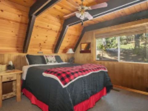 The Cozy Cub: Air Conditioning, Dog Friendly, Pool Table, Private Lakes in Bls Hotels in Arnold