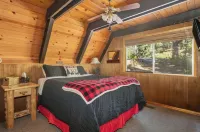 The Cozy Cub: Air Conditioning, Dog Friendly, Pool Table, Private Lakes in Bls