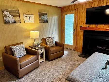 8 Powderidge, Snowshoe, WV - Slopeside Sanctuary