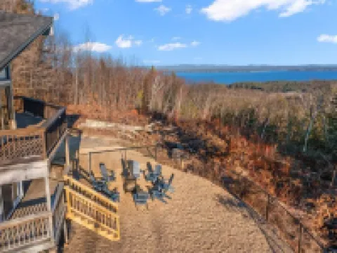 Lake Winni and Gunstock Ski Views Hotels in Gilford