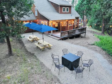 Mountain Cabin, Mins from Pinecrest Lake and Dodge Ridge! Отели в г. Strawberry