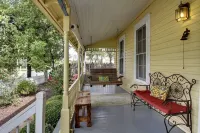 Gruene's Yellow Haus & Suite, Sleeps 1-14, Walk to Gruene Hall & River