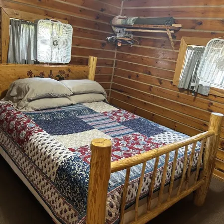 Cozy 2 bedroom cabin on a 20 acre lake