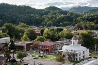 Brand new home less than one mile to Bryson City!