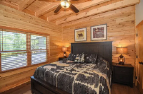 6BR New Build, Hot Tub, Fire Pit, Mtn. Views