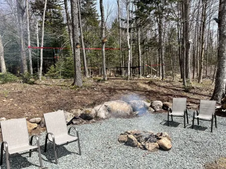 12 BR/13.5 BA  Inn w/ Views of White Mountains & Heated Pool