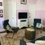 Victorian 2 bedroom flat 1 block from Beach!