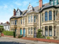 *Pierside Coastal Retreat* Luxury, family friendly, sleeps 10. Steps to the sea. Hotels near Clevedon Hall