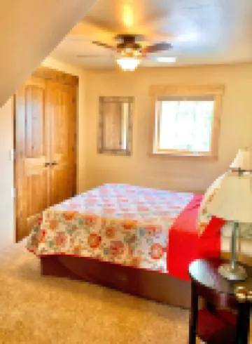Quaint loft with spectacular views of the Gallatin Mountains