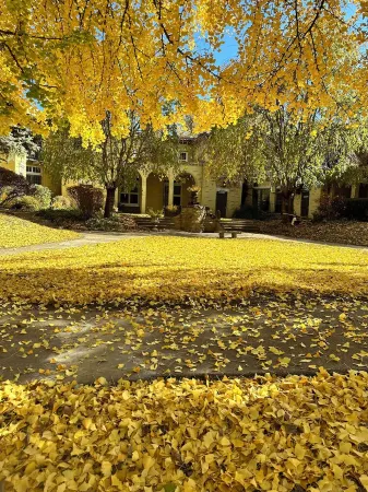 Mediterranean riverfront WiFi, AC in downtown DAYTON & 3 min to UD AMAZING ❤️