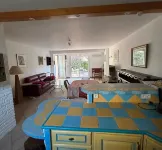 Quiet garden level close to town center. فنادق في سالون دي بروفانس