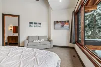 The Panoramic Peak: Luxury Lodge at the Idaho Club