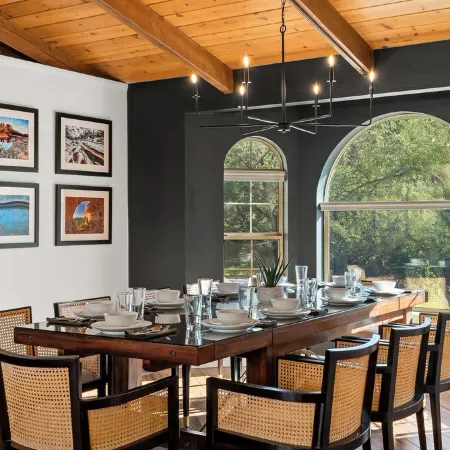 Uptown Splash - Views! 5Br 4BA Heated Pool Spa Firepit GamesRm Minigolf Location