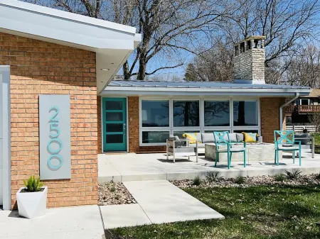 Newly remodeled Mid-Century Modern with a view! Отели в г. Клир Лейк