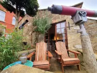 Quirky and quaint beckside cottage situated in smugglers village (pet friendly Hotels in Fylingdales