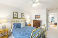 A View Fit for Royalty!Top Compliments:  so clean! fab hot tub! best view! Hotel a Tisbury