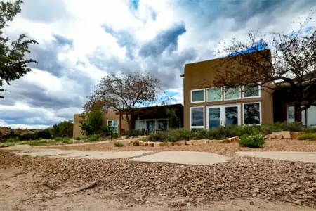 Peaceful Suite in Desert Inn- San Juan Queen Room