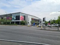 7 Bed Holiday Home+WiFi+free Private Parking.Closest to football Ground+Downtown