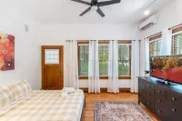 8 bedroom Manor - Hot Tub - Game Room - Fire Pit - Sleeps 22 Hotels in Mount Pocono