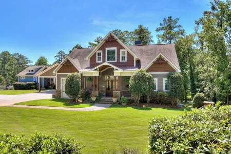 Luxurious Lake Front Estate, Sleeps 20 with Game Room and dock, pet friendly.