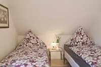 Ferienhaus Wilhelmine - Apartment sole upper floor Hotels in Krummhorn