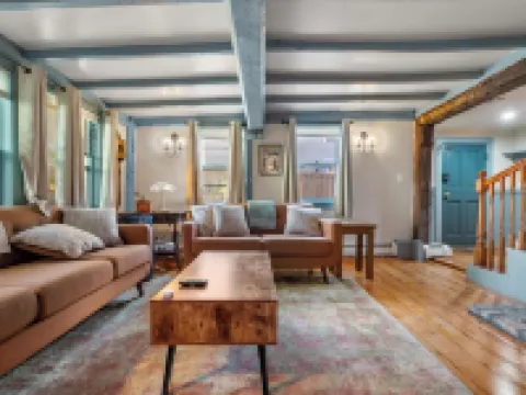 Historic 1686 Home Near Downtown l 5BR Retreat ビバリーのホテル