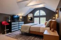 Modern Mount Snow Gnarvana - Balcony/Pet-Friendly/Walk to Lifts & Lodge