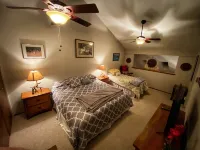 Walk To Ski Lifts! W/D, WiFi, Kitchen, Skylights