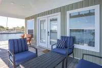 The View! Hidden Gem! Pristine! Quiet Retreat! Charming! Go fish! Dock a boat!