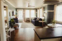 Easy walk to UL, Downtown, Girard park, and multiple music venues. Pet friendly!