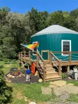 Magical Riverside Yurt, hot tub & the BRPW, pet friendly near Floyd, Va - Homestays