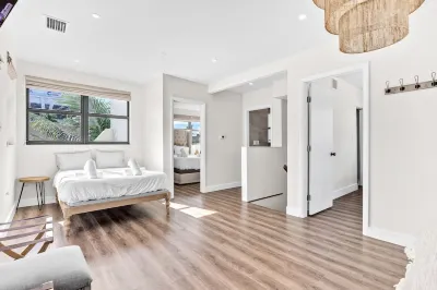 Historic house, heart of Miami. Heated pool & jacuzzi. Walk to Marlins Park Hotels in Little Havana