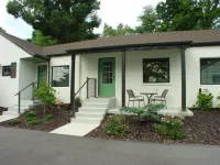 Downtown Branson Cottage