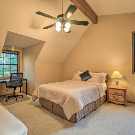 Spacious cabin with AC, private lake, hot tub, movie room