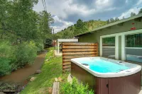Creekside Cowboy Cabin with 360° Mountain Views