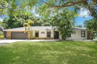 Welcome to our gorgeous remodelled home! Near Anna Maria and Bradenton beach. - Wifi