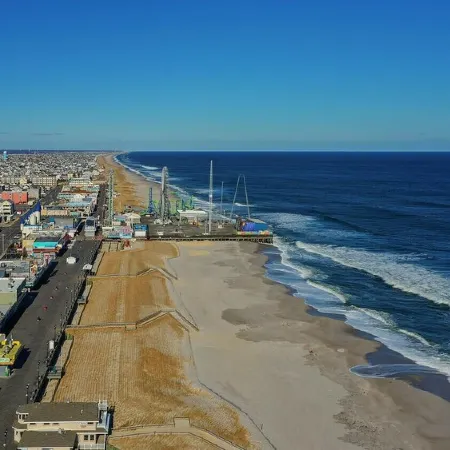 Great Seaside Family Escape - Walk to Beach and Bay - Badges, Parking, BBQ