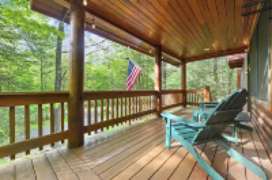 Logged & Loaded Cabin! 9Min to WISP! Hot tub, fire pit! Pets! EV charger!