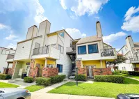 Cozy Studio condo with pool, nightlife and restaurants! Hotels near Dickies Arena