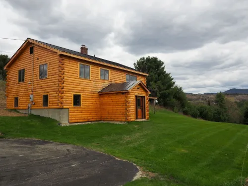 5-bedroom cabin on large private lot in East Burke near KINGDOM TRAILS