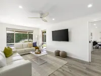 2 Bedroom Unit - Short Walk To The Beach - Pet Friendly