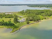 Beach House Getaway, exclusive location on "Chesapeake Bay" with private beach Hotels in Mathews County