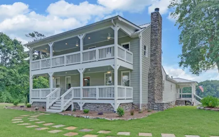 Lake Lanier Farmhouse near Olympic Rowing Venue