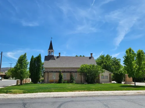 Western Charm Getaway,  Spacious 2Br Near I-70 in Salina. Single Level No Stairs